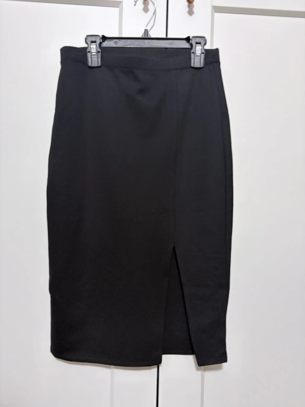 Office Siren Minimalist Black Pencil Skirt with Slit Size S